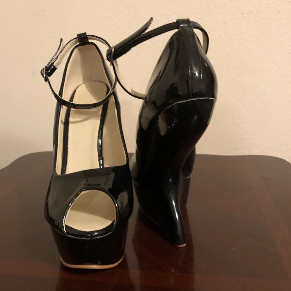 Black “heelless” heels